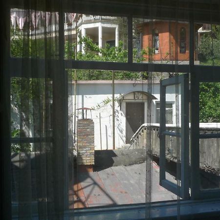 Old Town Guesthouse Sukhumi Exterior photo