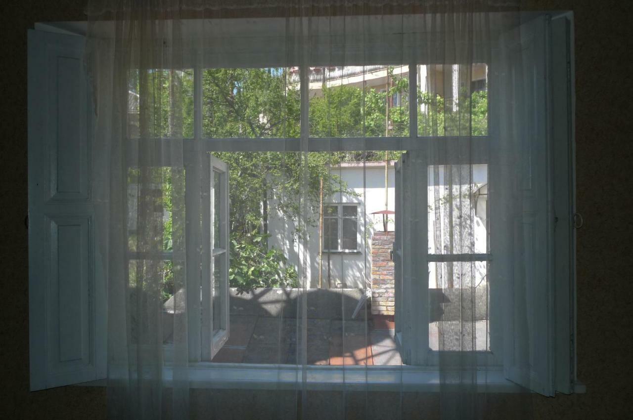 Old Town Guesthouse Sukhumi Exterior photo