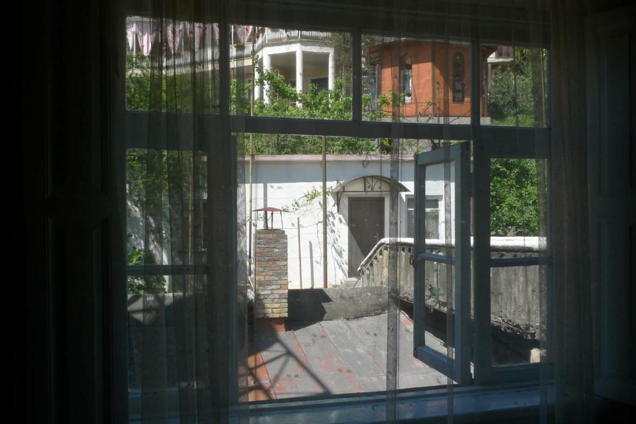 Old Town Guesthouse Sukhumi Exterior photo