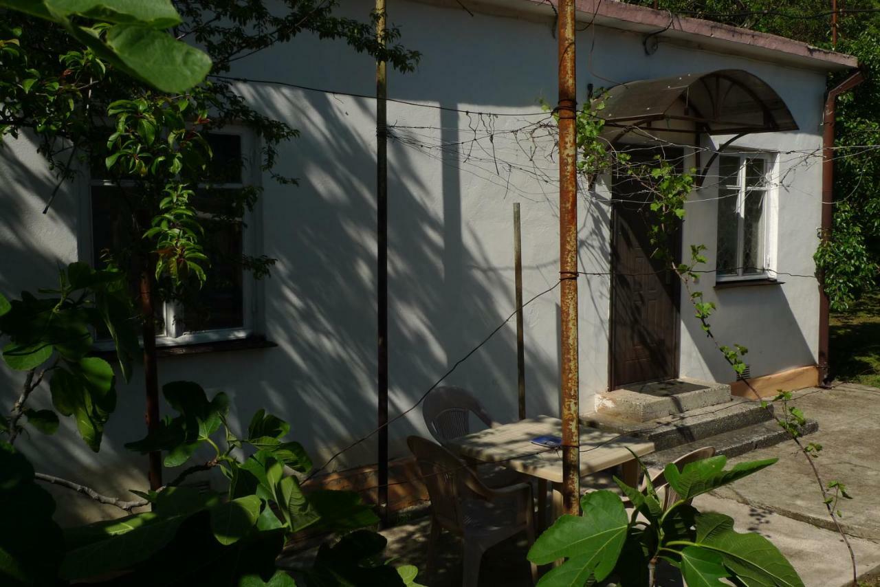 Old Town Guesthouse Sukhumi Exterior photo