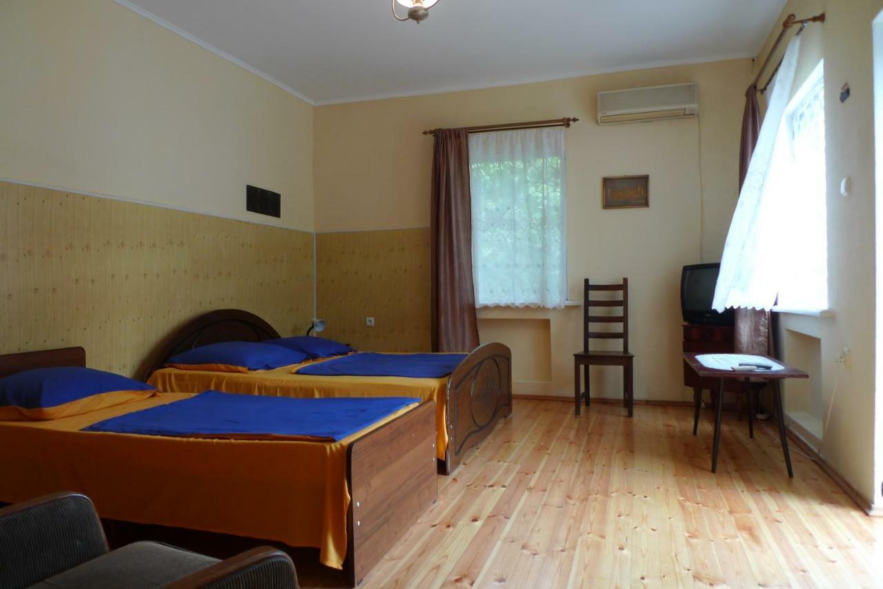 Old Town Guesthouse Sukhumi Exterior photo